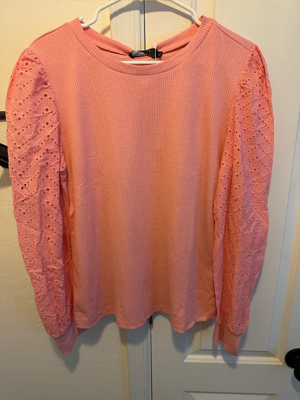 Ladies long sleeved pink blouse with eyelet sleeves size XL by Merokeety NWT